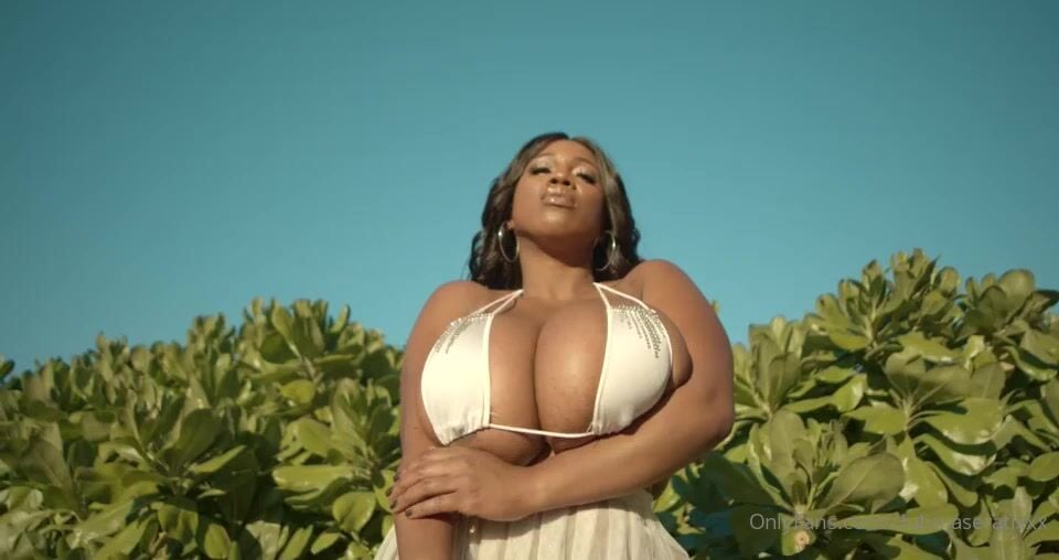 Clubmaseratixxx Saggy Tits Outdoor Video