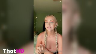 Autumn Skye Cleavage