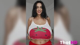 Luna Amor Saggy Tits in Shorts Video