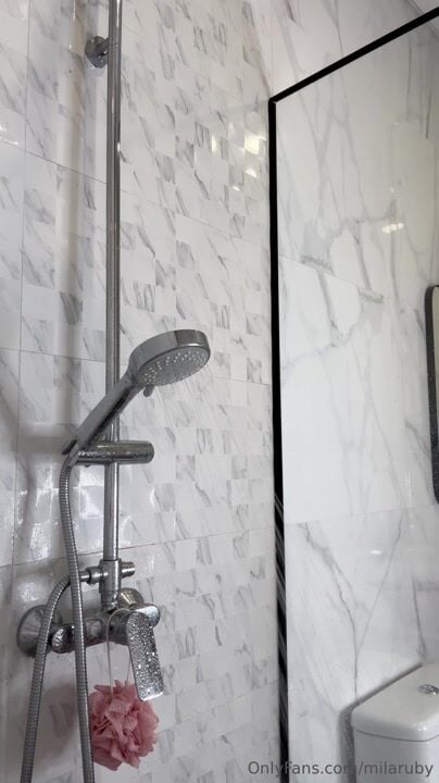 ArisWelt Big Tits Showering OnlyFans