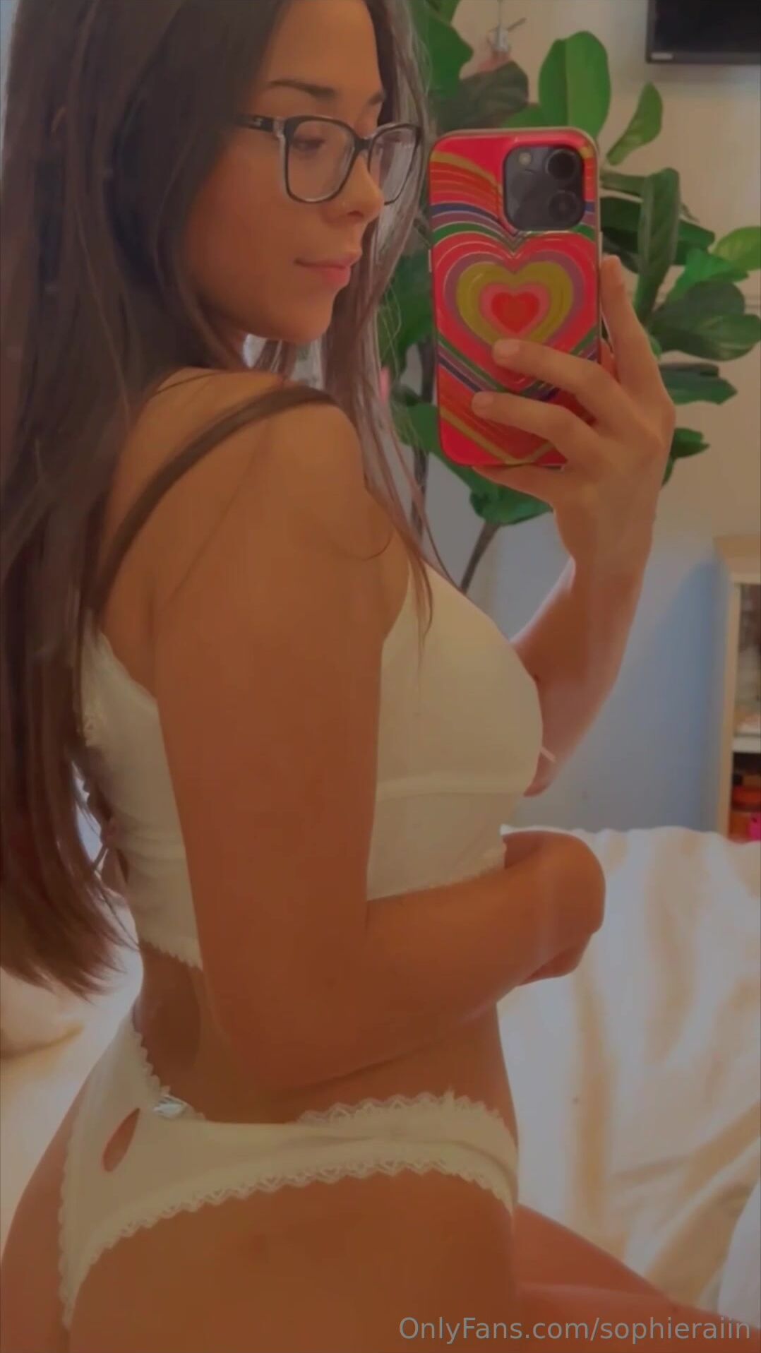 Sophie Rain Curvy Cleavage Leak
