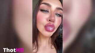 Emilycute spit