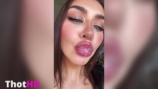 Emilycute spit