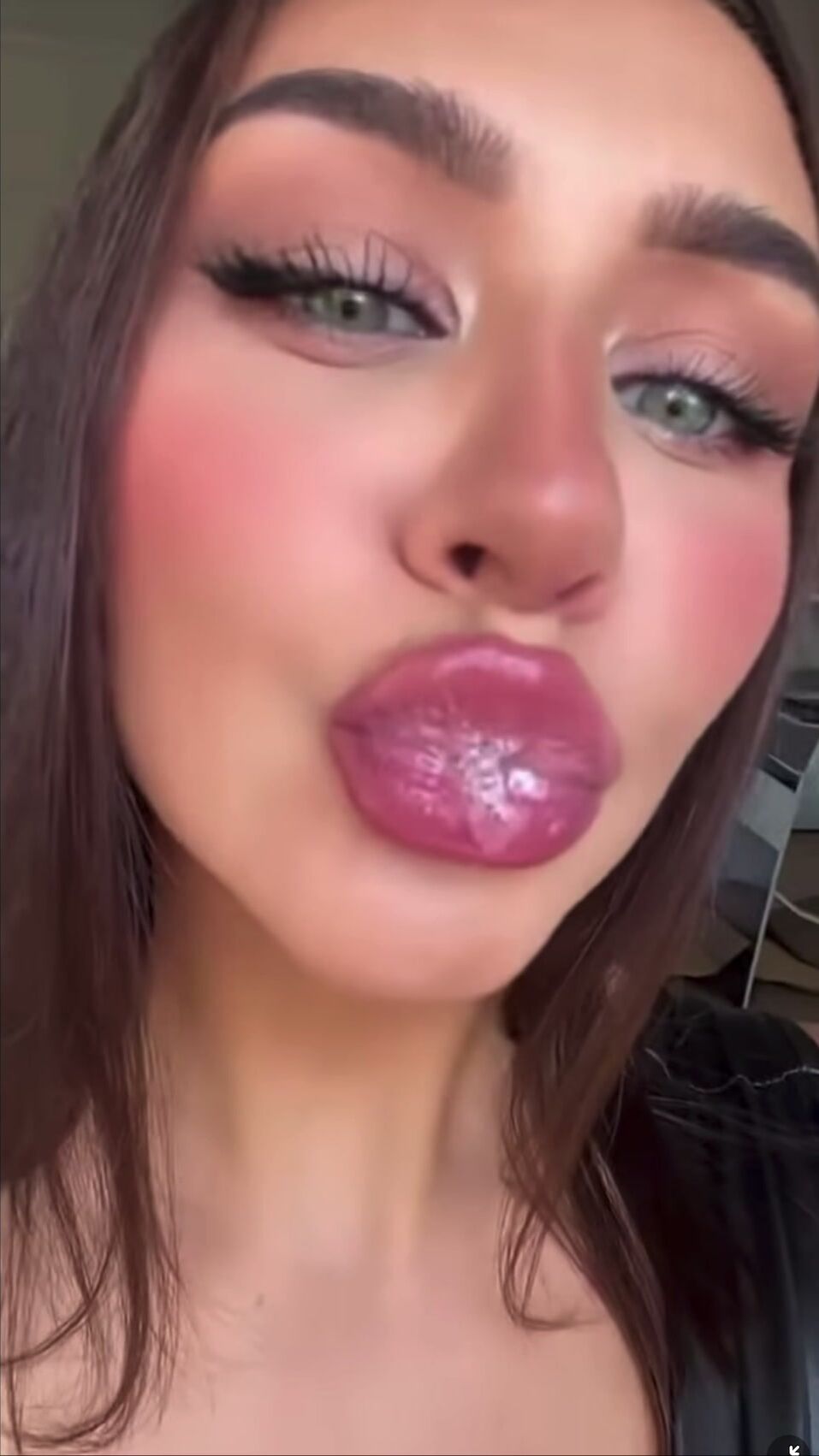 Emilycute spit