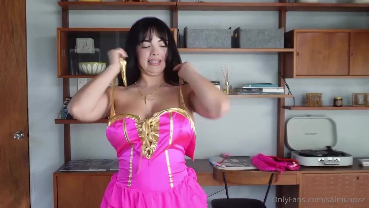 Salmunozz Saggy Tits Cleavage
