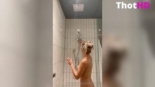 Lamhard Bathroom Nude Clip