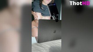 Lamhard Pussy Spread Legs