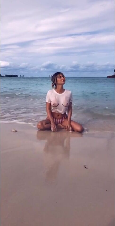 Sara Jean Underwood Nude Ass Leak