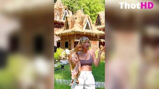 Sara Jean Underwood Outdoor Cleavage XXX
