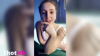 Hoopsydaisy Nude in Bathtub Clip