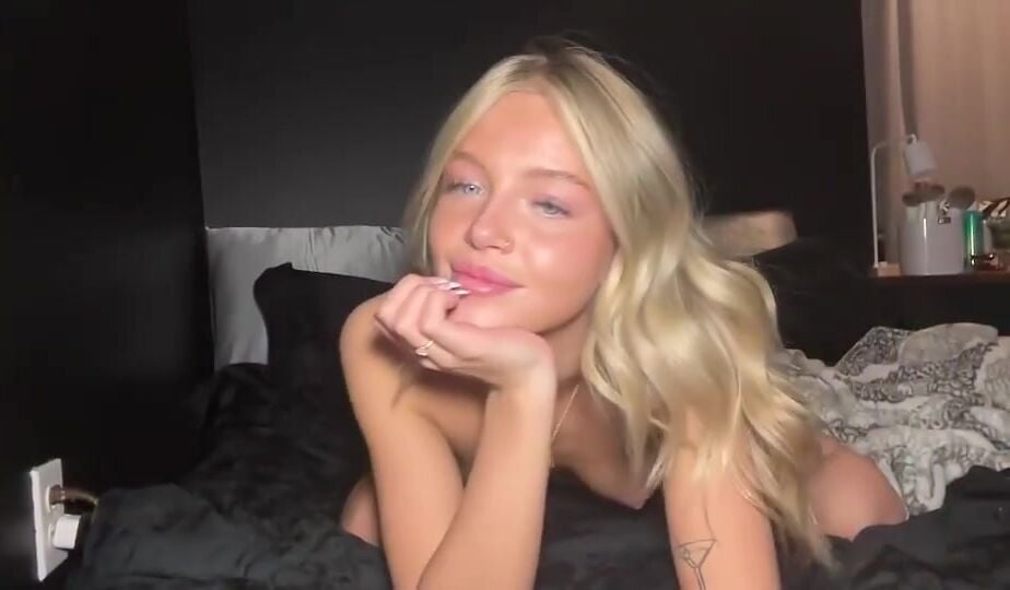 Lillian Snyder Nude Cleavage Leak