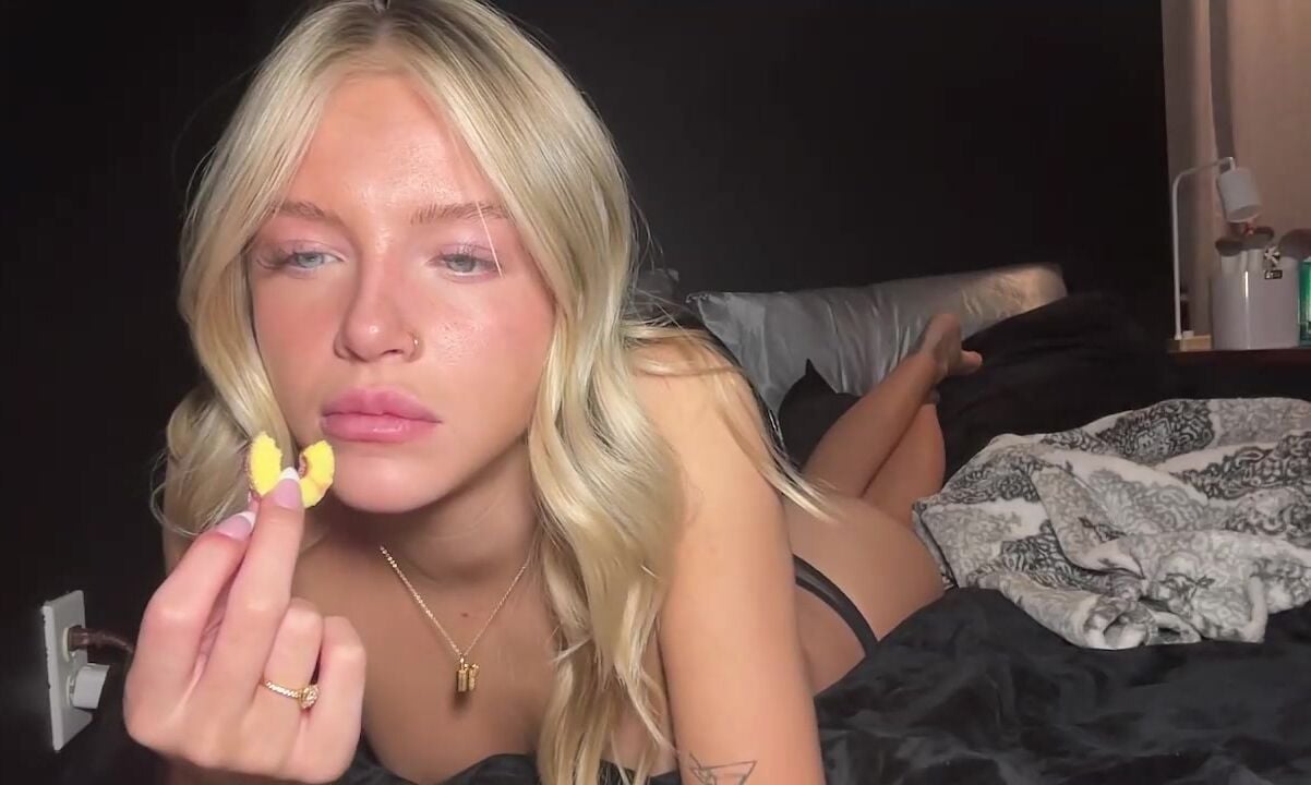 Lillian Snyder Topless and Nude OF