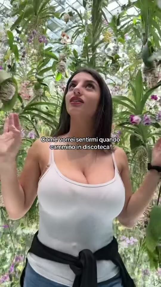 Bufalika Big Tits Cleavage OF_001