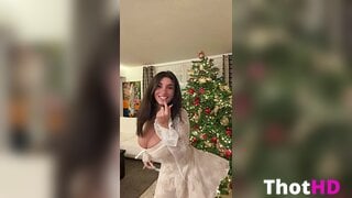 Bufalika Cleavage Big Tits