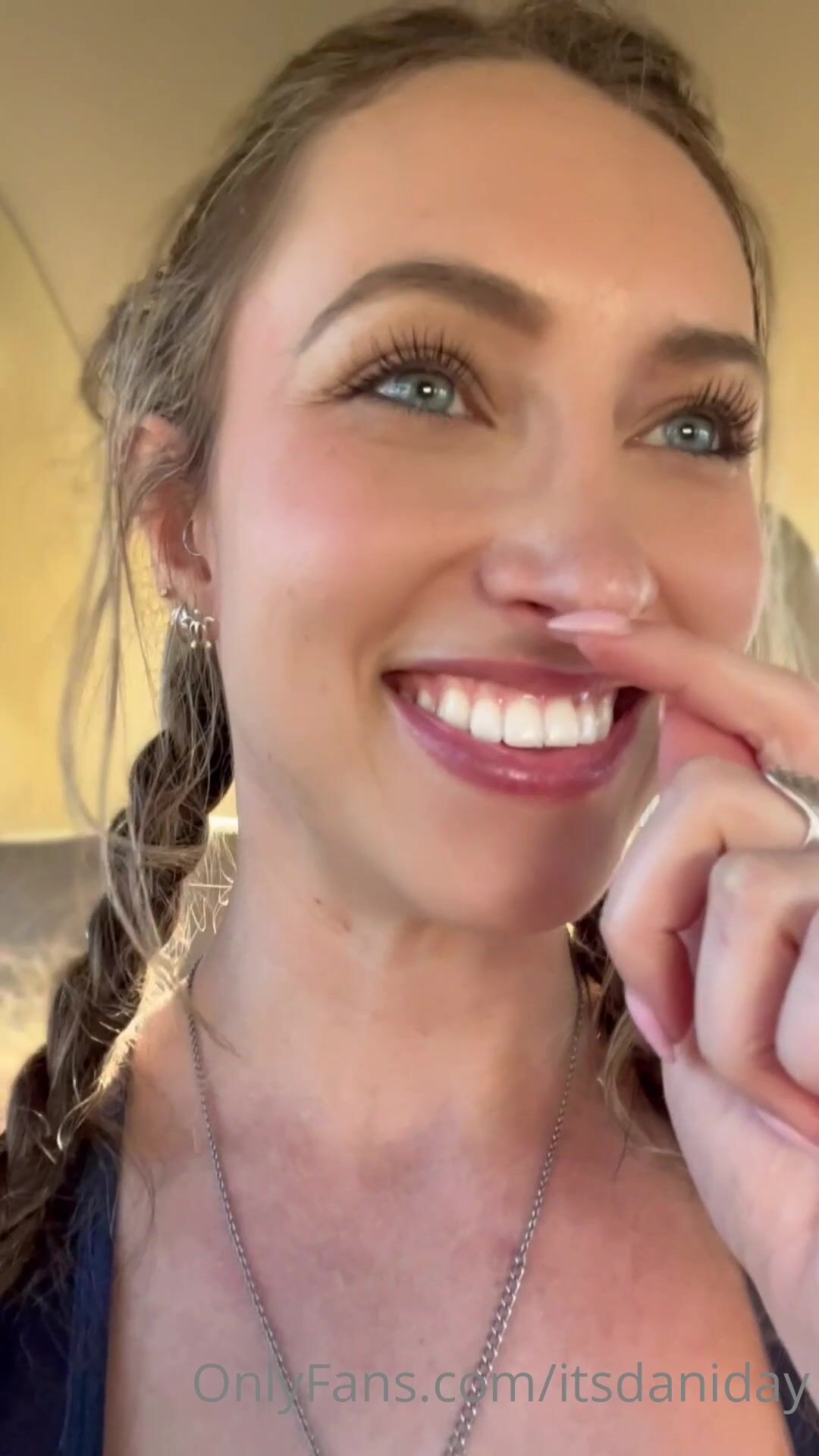 Dani Day Outdoor Close-Up Leak