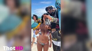 Ika D'Auria Bikini Beach Leak