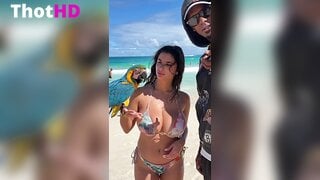Ika D'Auria Bikini Beach Leak