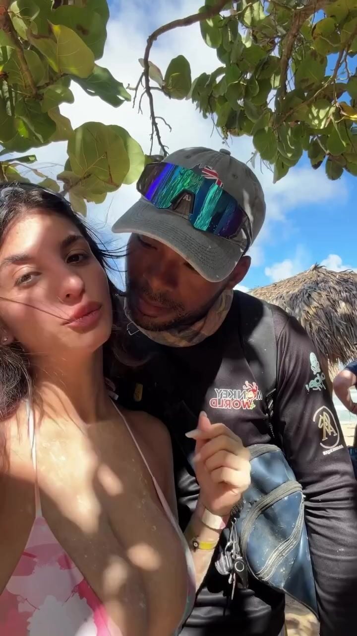 Ika D'Auria Bikini Cleavage XXX