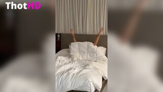 Ika_dauria Bed Cleavage Clip