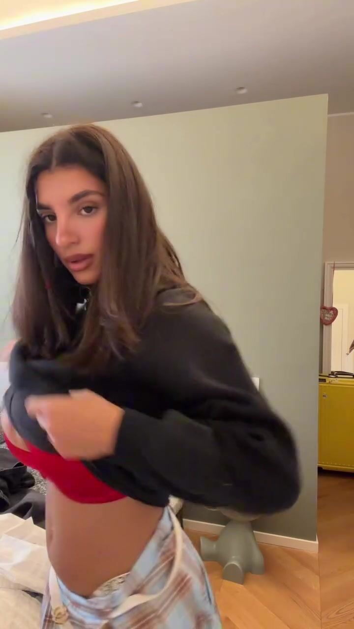 Ika_dauria Big Tits Cleavage Leak_001