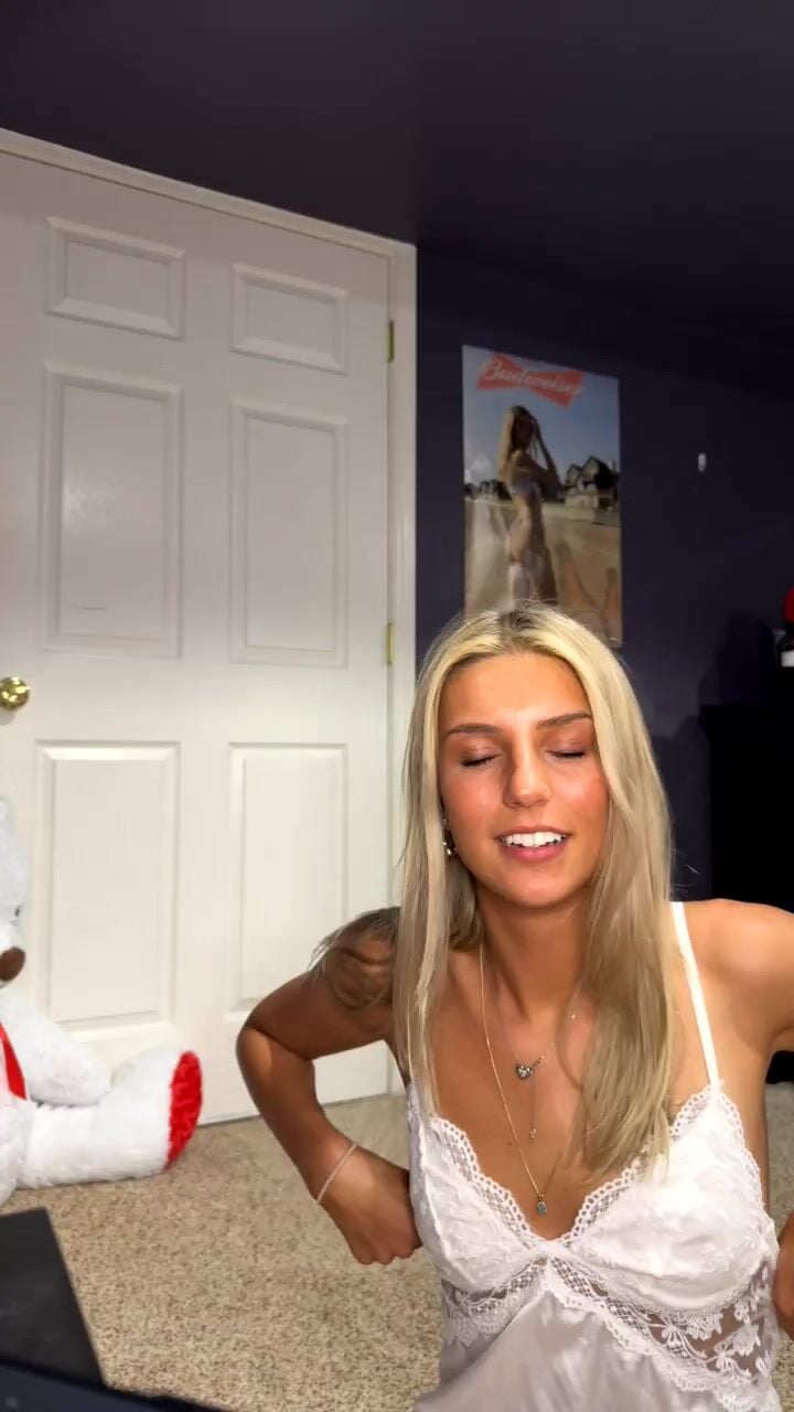 Amber Griz Nude and BG Sex Clip