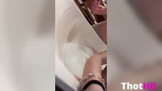 Kinsley Wyatt Bathtub Sex OnlyFans