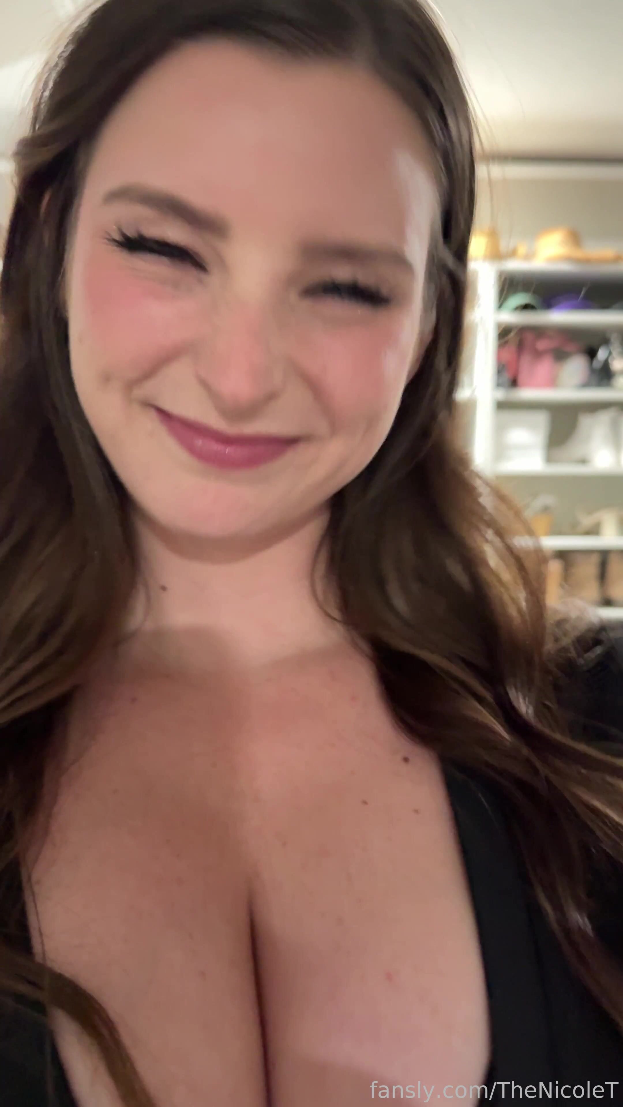 TheNicoleT Big Tits and Cleavage Leaked_001