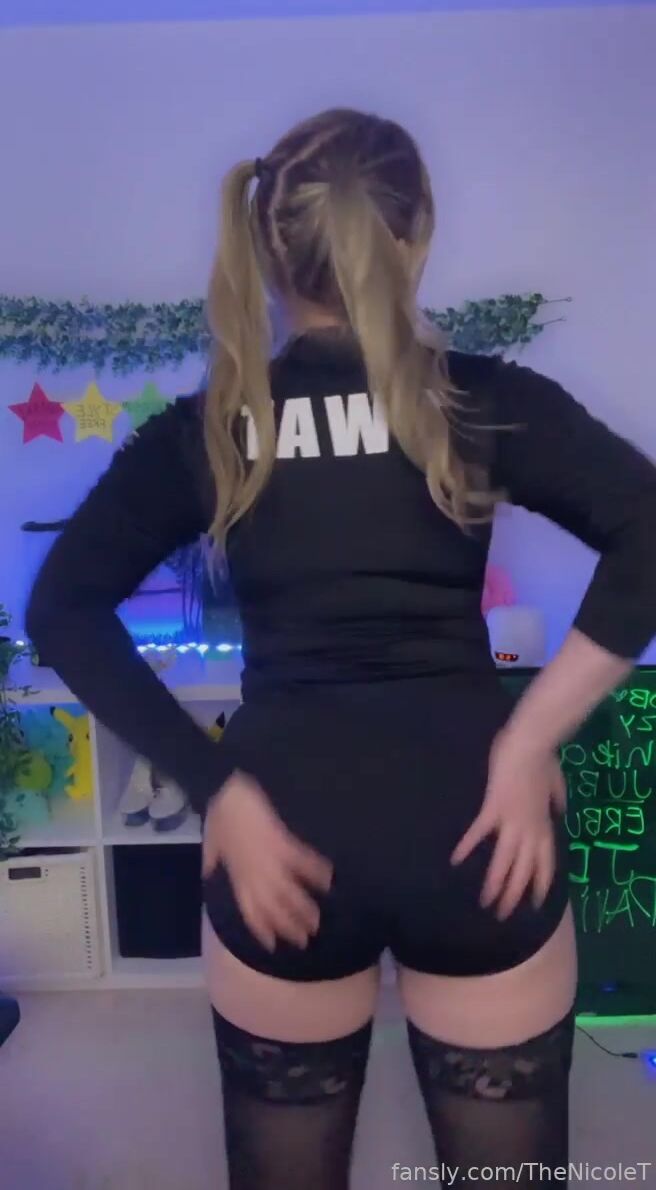 TheNicoleT Cleavage and Thighhighs