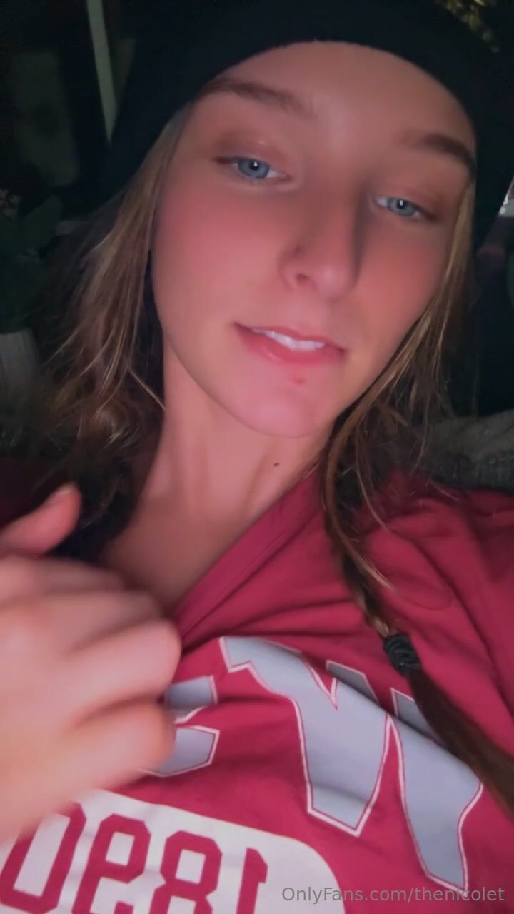 TheNicoleT Tongue Out Clip