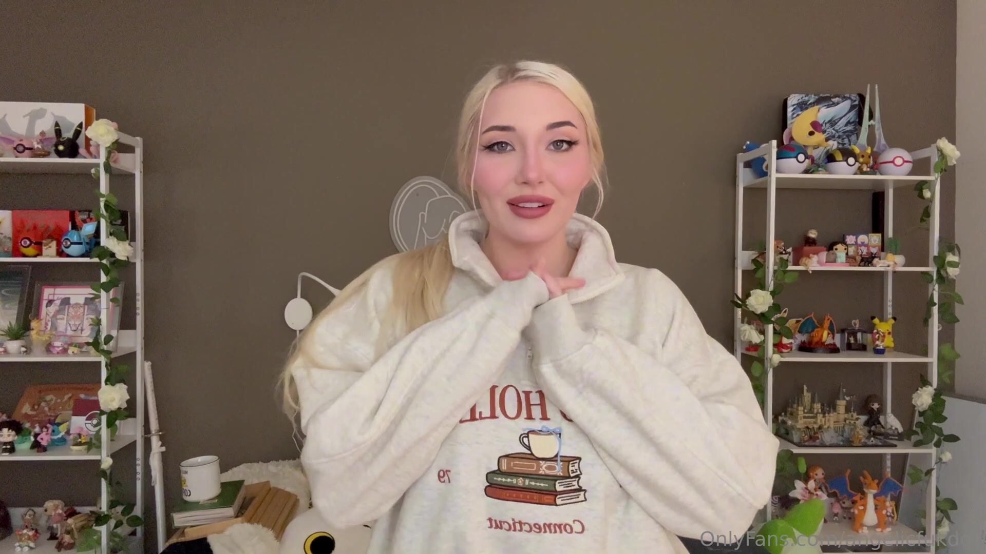 Angelicfuckdoll Cleavage Big Tits Leak