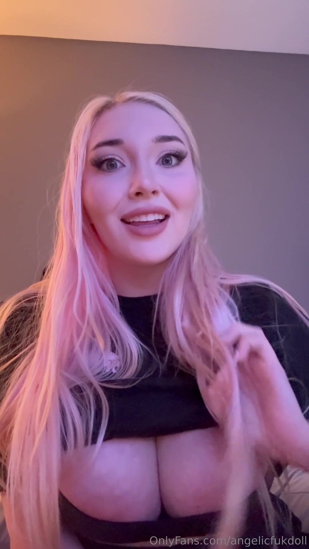 Angelicfuckdoll Cleavage and Big Tits Video