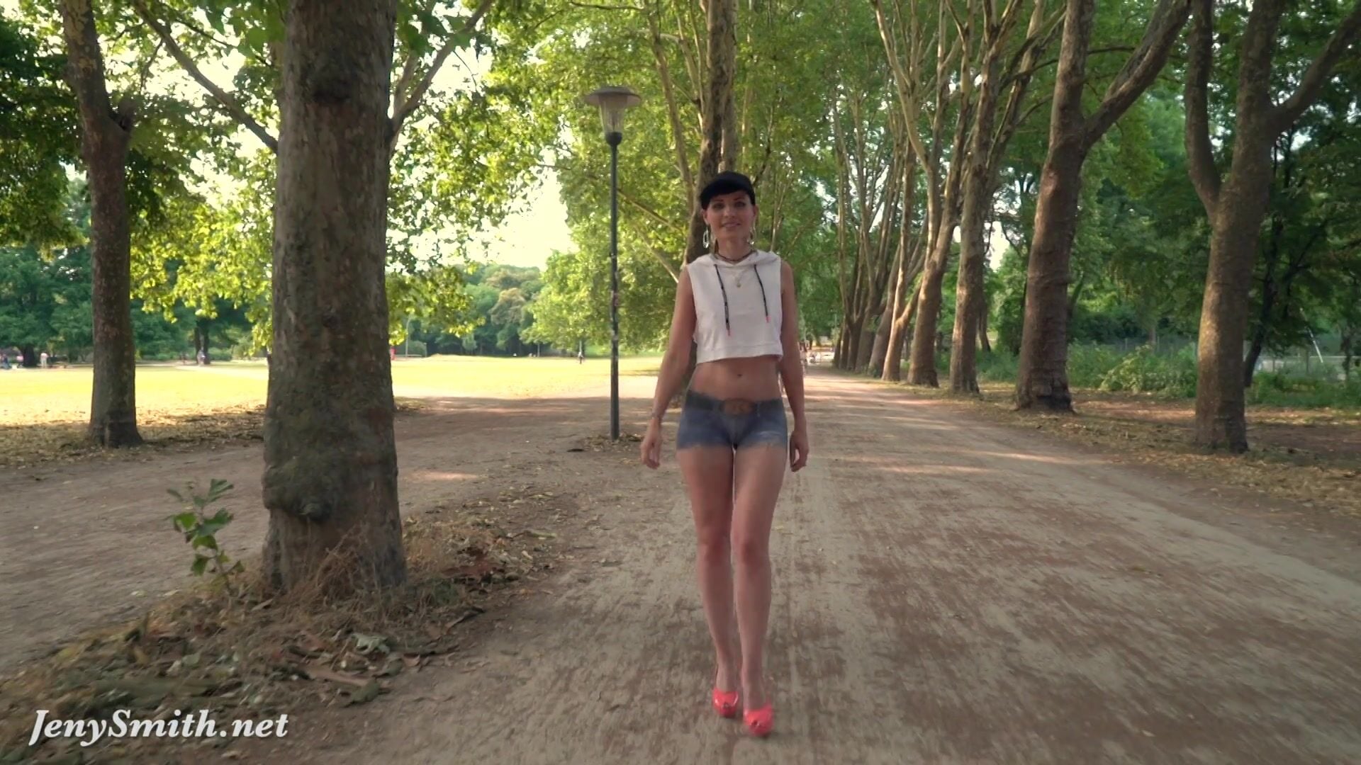 Jeny Smith Denim Shorts Outdoor Leak