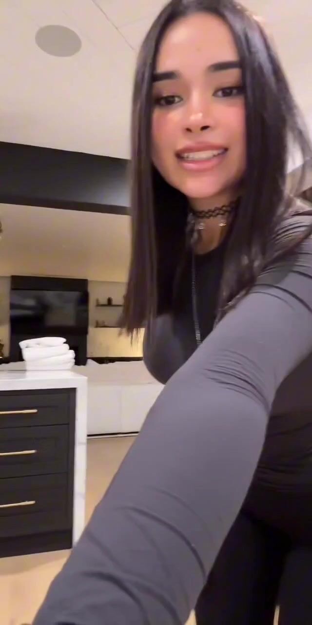 Kiarapeachlegit Choker
