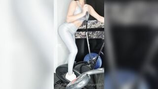 Martina Smith OnlyFans Squirt In Leggings