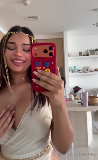 Lela Sohna Cleavage and Big Tits Leaked