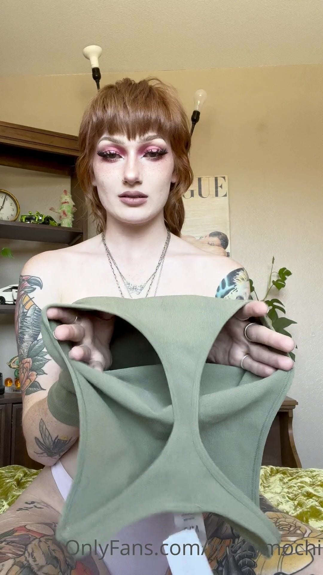 Meltymochi Topless Shorts Leaked