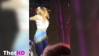 Ava Amira Beach From Behind Leaked