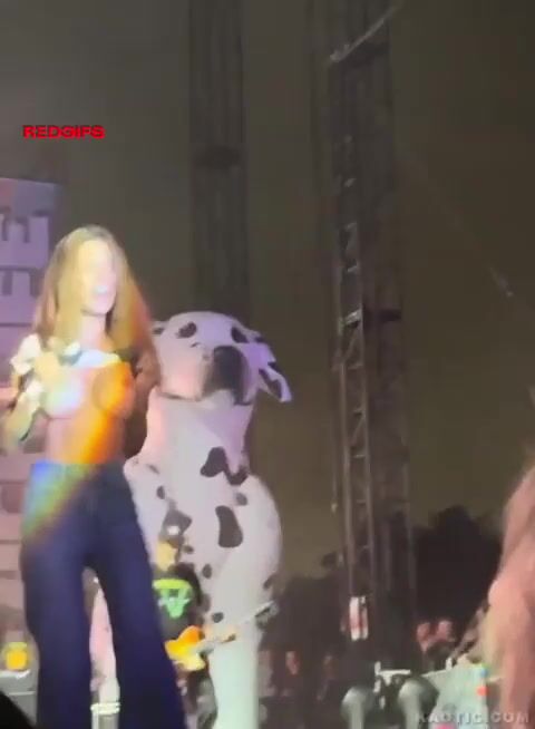 Ava Amira Beach From Behind Leaked