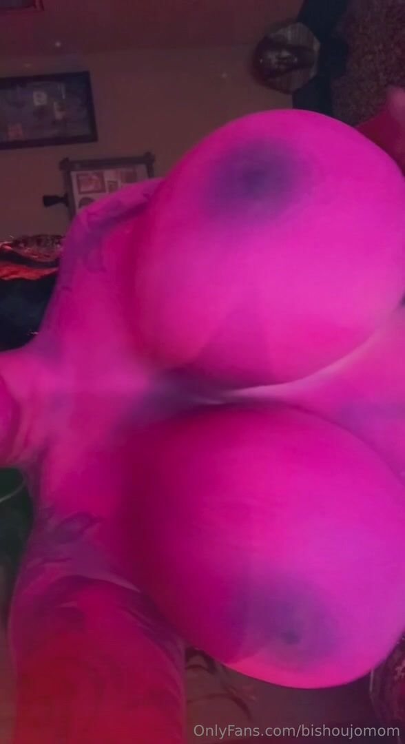Bishoujomom Close-Up Pubic Hair