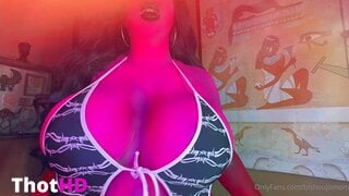 Bishoujomom Huge Tits in Bikini Leaked