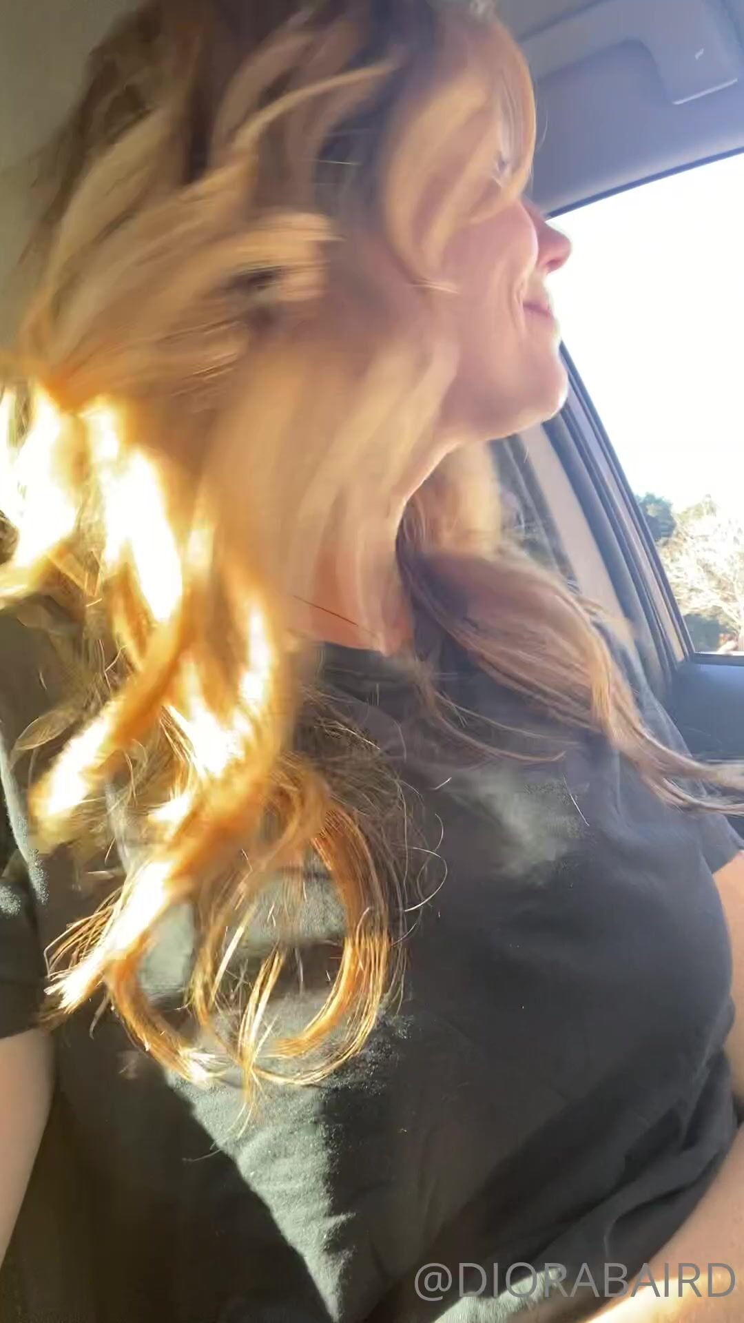 Diora Baird Cleavage Close-Up Leak