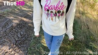 Iviroses Outdoor Close-Up Clip