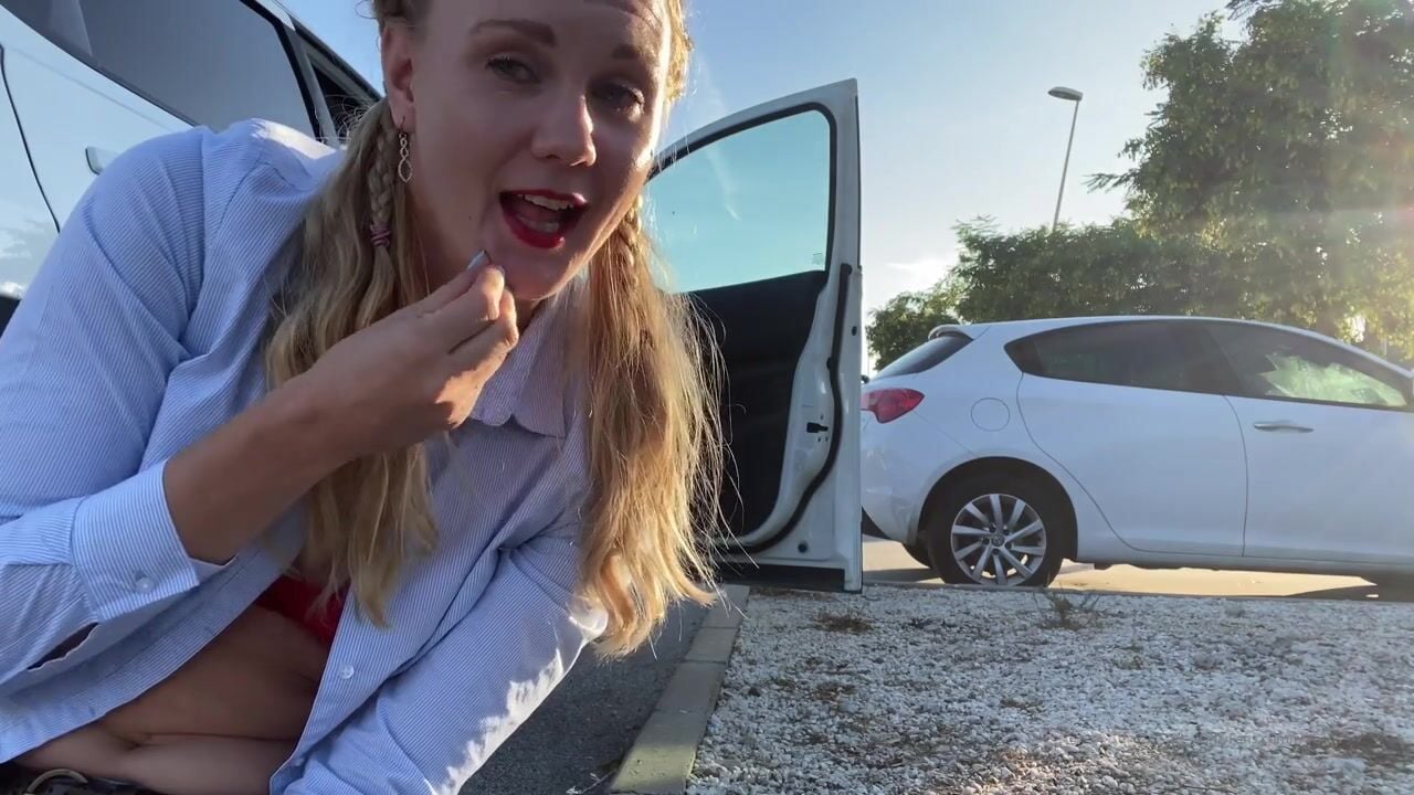 Iviroses Outdoor Pussy Leak