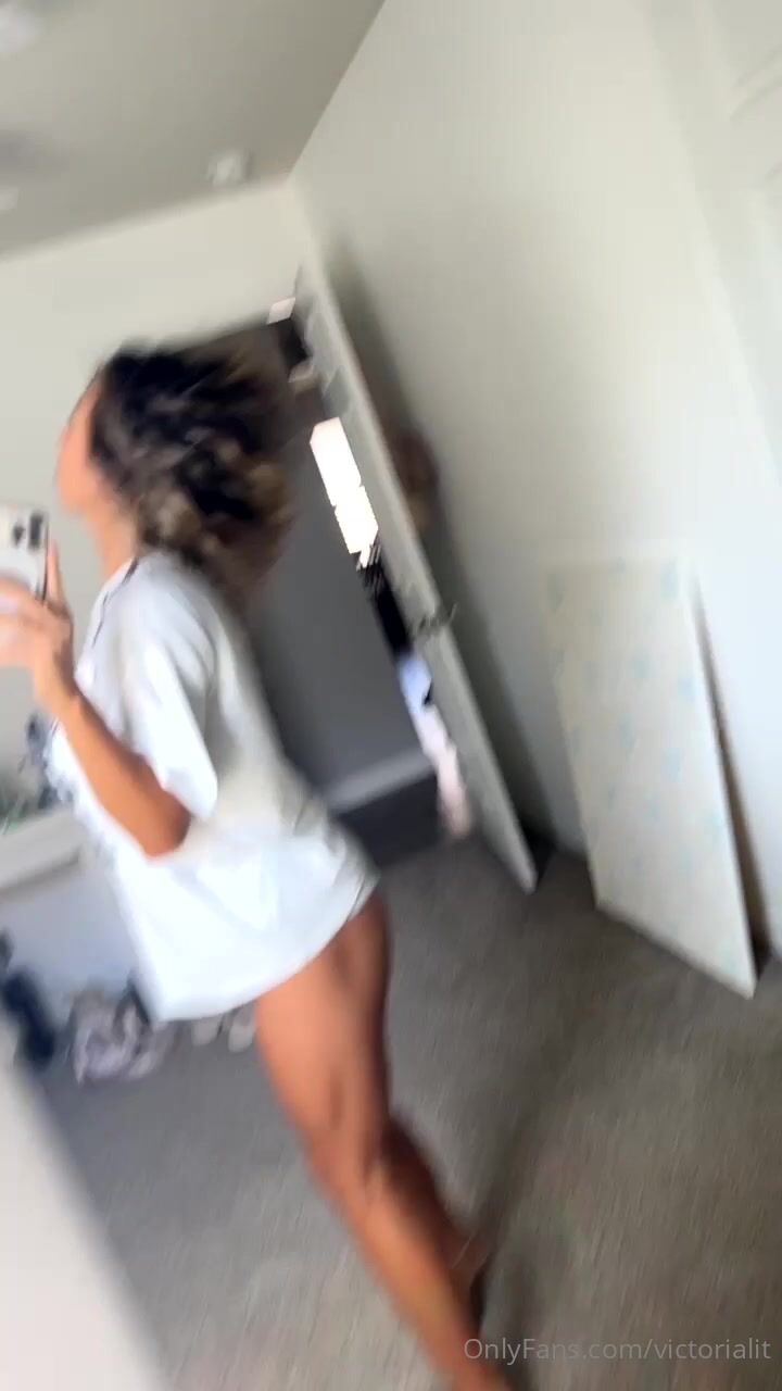 Victorialit Ass in Shorts OF