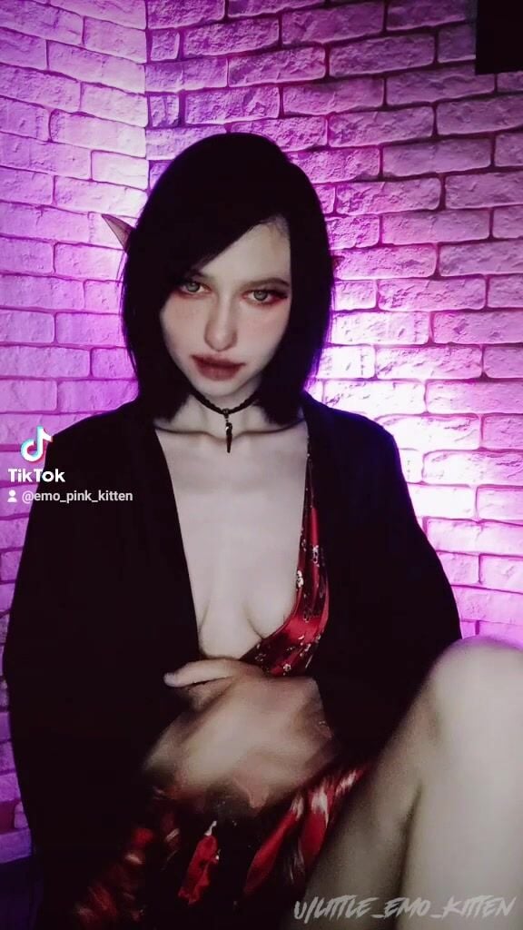Little_emo_kitten Choker and Dress Leak