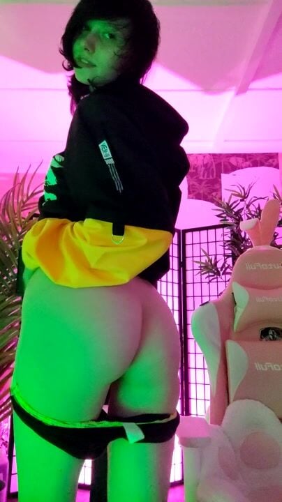Little_emo_kitten Pussy and Underboob NSFW