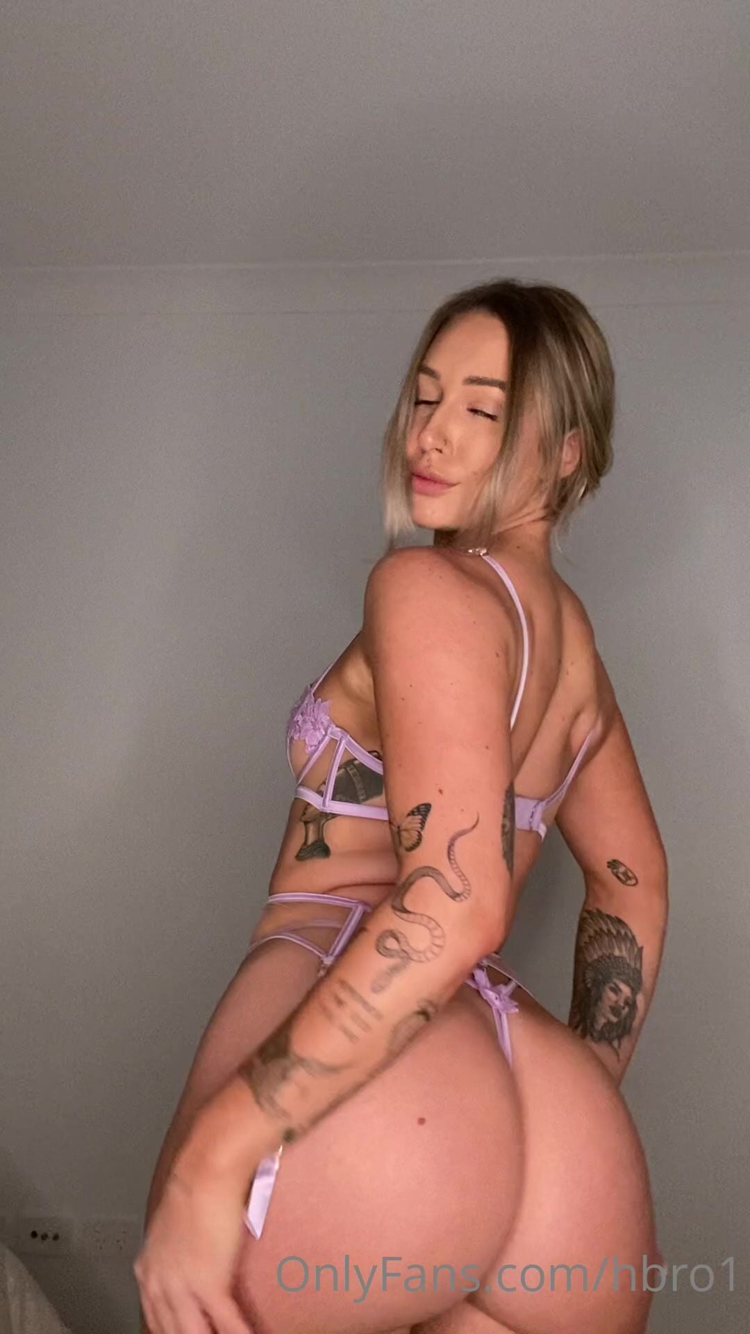 Holly Brougham Ass in Lingerie Clip