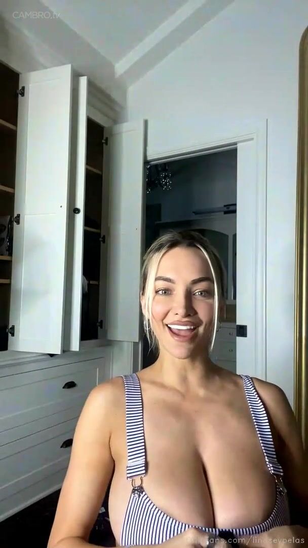 Lindsey Pelas Big Cleavage Leak