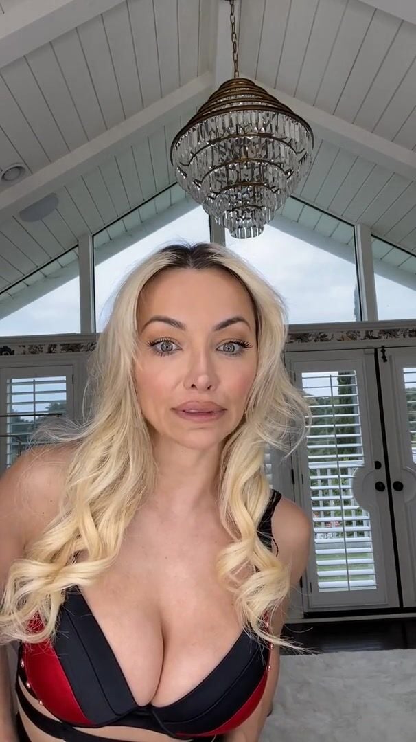 Lindsey Pelas Big Tits Cleavage Clip