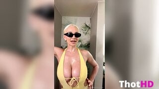 Lindsey Pelas Big Tits Cleavage Clip_003